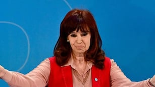 Cristina Kirchner contra Javier Milei: “Tiras la toalla pidiéndole un préstamo al FMI”