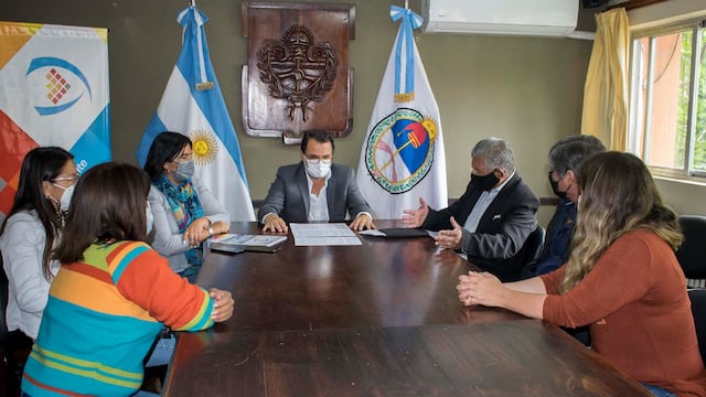 Ediles capitalinos dialogaron con el presidente del Centro de Veteranos de Malvinas, Paulino Guanuco, acerca de diferentes iniciativas que se está evaluando para conmemorar el 40° aniversario de la gesta en el Atlético Sur.