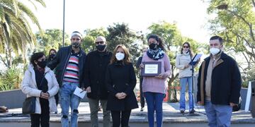 Homenaje al Dr. Bello, Mabel Bouhier y a todas las enfermeras en su día
