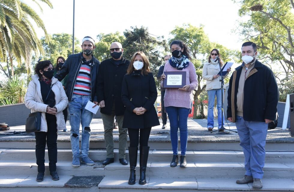 Emocionante homenaje al Dr. Bello y a Mabel Bouhier en el día de la enfermería