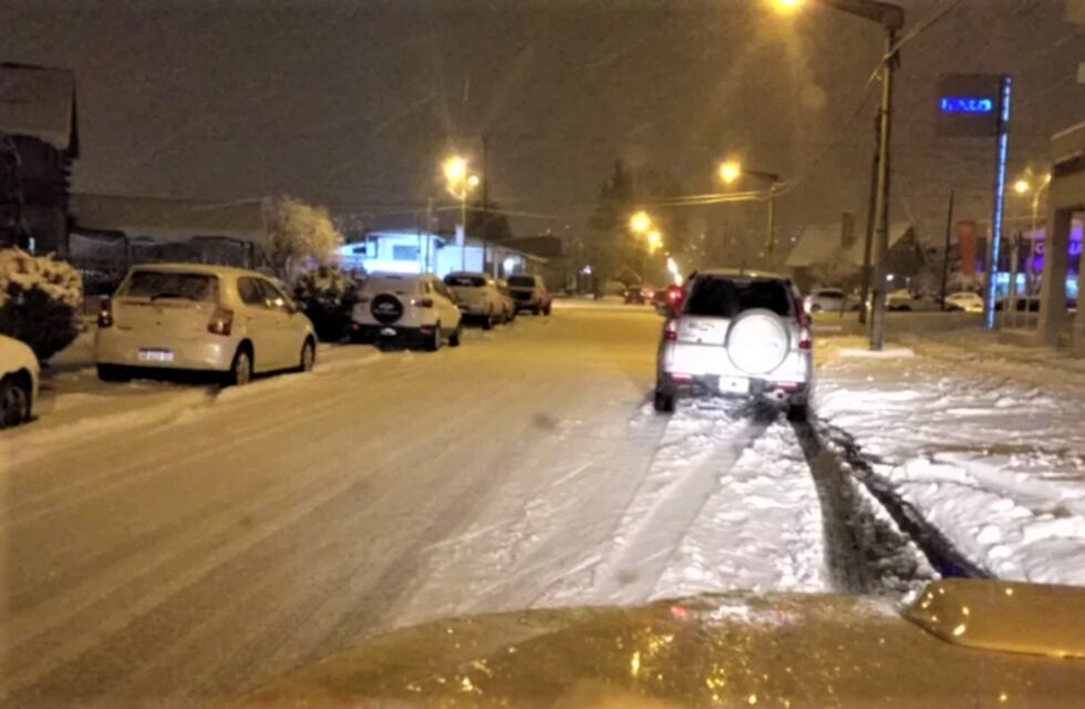 Chubut: un vecino de Esquel cargó a una mujer de 90 años hasta un hospital luego de que se negaran a buscarla