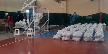 El Consejo Escolar realiza la entrega de módulos alimenticios.