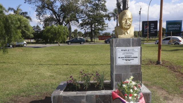 Refuncionalizaron el monumento a Raúl Alfonsín en Carlos Paz.