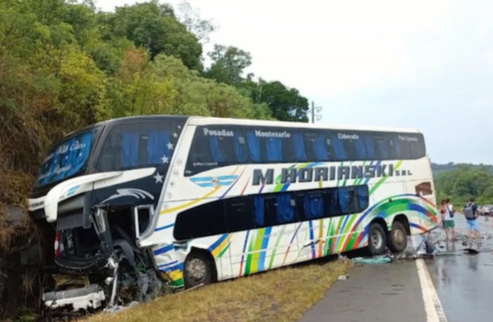 Siniestro fatal sobre la Ruta Nacional N°12: dos personas fallecidas