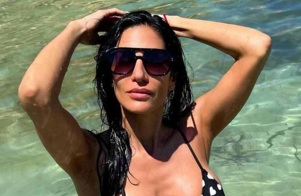 Silvina Escudero al borde de la censura: posó solo con una toalla atada al cuerpo