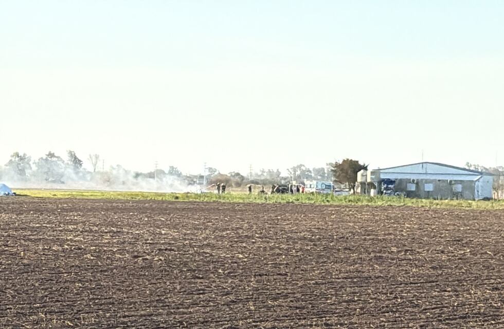 Tragedia en Córdoba: cayó un avión en Bell Ville durante una exhibición y dos personas murieron