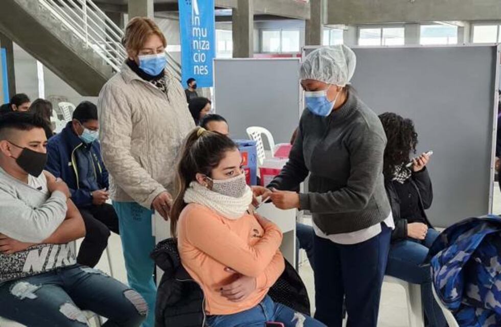 Comenzó la vacunación a adolescentes de 12 a 17 años con comorbilidades