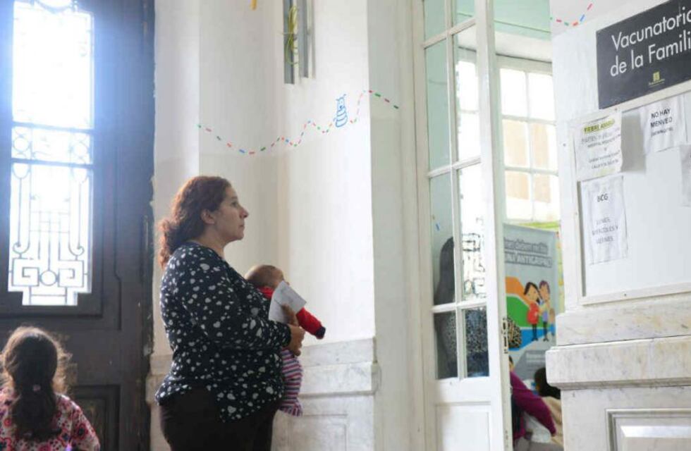 Vacunación de embarazadas: los bebés podrían estar inmunizados desde los primeros dos a seis meses de vida