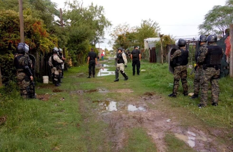Un matrimonio tuvo que escapar de su propia casa porque fue atacado por una peligrosa familia de Corrientes
