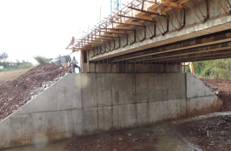 La Dirección Provincial de Vialidad ejecuta el último tramo de la construcción del puente sobre el arroyo Tirica