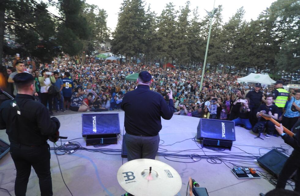 Los festejos por el Día de la Primavera convocó a miles de personas en Punta Alta