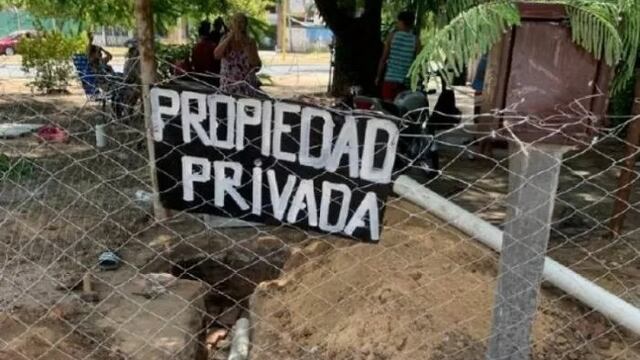 Denuncian usurpación en una plazoleta de Corrientes.