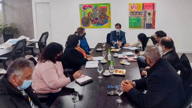 Ministros del Poder Ejecutivo jujeño recibieron a dirigentes de ADEP en una de las primeras reuniones establecidas por el Gobierno Provincial a fin de revisar el incremento salarial previsto para el presente año.