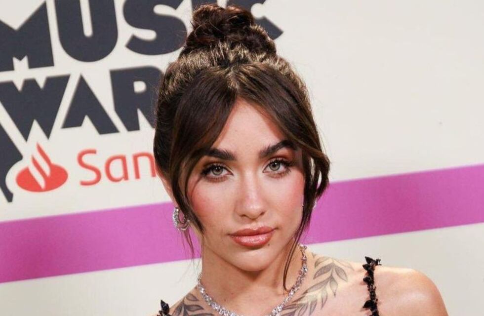 María Becerra paralizó Instagram con un mini top de encaje ultra escotado: “Acá no andamos coquette…”