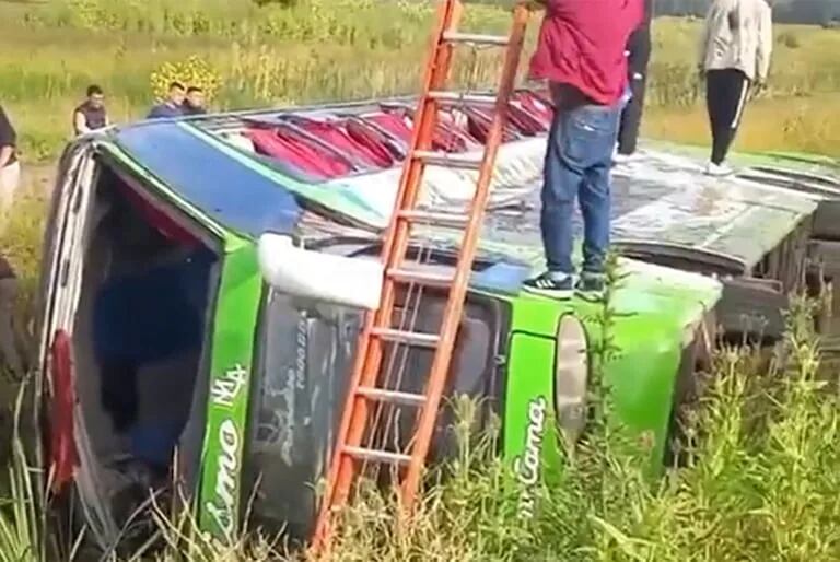 El micro que volcó iba rumbo hacia Mar del Plata.