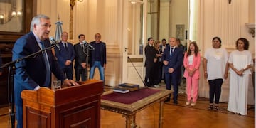 El gobernador Morales posesionó en sus nuevas funciones a Juan Carlos Abud Robles, Alejandra Martínez, Natalia Sarapura y Lourdes Navarro.