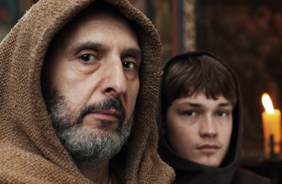 ¿La risa es un camino a Dios? El trasfondo filosófico de la serie basada en “El nombre de la rosa”