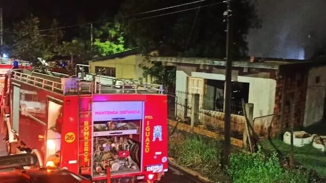 Un hombre terminó internado con quemaduras tras el incendio de su vivienda en Iguazú.