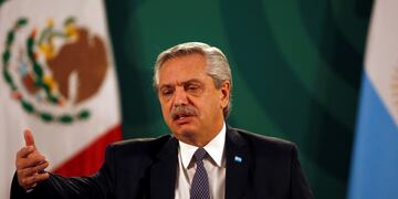 El presidente Alberto Fernández ofrece una conferencia de prensa junto a su par mexicano, Andrés Manuel López Obrador. (AP/Marco Ugarte)