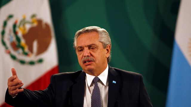 El presidente Alberto Fernández ofrece una conferencia de prensa junto a su par mexicano, Andrés Manuel López Obrador. (AP/Marco Ugarte)