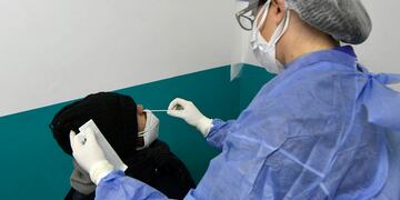 Testeo de coronavirus. (Foto: Orlando Pelichotti / Los Andes)