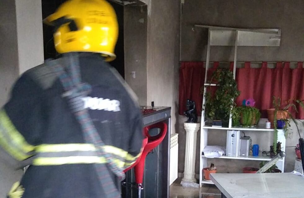 Se incendió una vivienda en Carlos Paz por un horno que se olvidaron de apagar