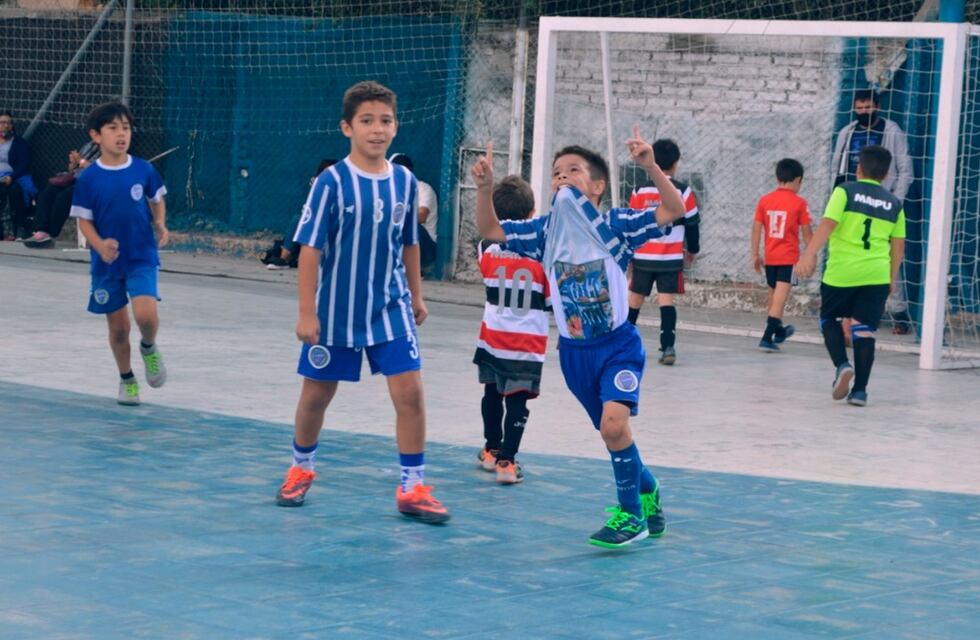 La emotiva dedicatoria de gol de un pequeño futbolista al Morro García en pleno partido