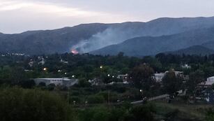 Incendio en Villa Giardino, visto desde Estancia Alto de San Pedro (Gentileza).