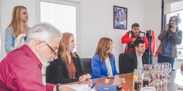 Ushuaia firma un convenio de turismo provincial de cooperación técnica