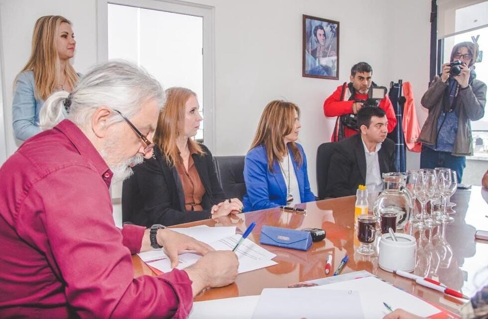 Ushuaia firma un convenio de turismo provincial de cooperación técnica