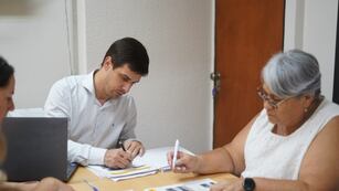 El intendente Leonardo Viotti y la delegada de la Región III de Educación, Delia Gladys Colussi.