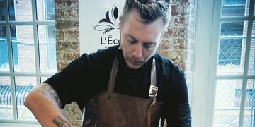 El increíble experto en cacao es parte del Escuadrón Pastelero, disponible en Netflix a partir del miércoles 11 de agosto.