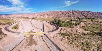 Los puentes sobre río Bolsón y Cura Quebrada.