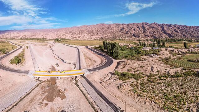 Los puentes sobre río Bolsón y Cura Quebrada.