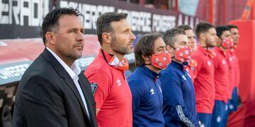 Walter Ribonetto, segundo desde la izquierda, trabajó con Diego Davove, y ahora será entrenador de la Reserva de Talleres (La Voz).