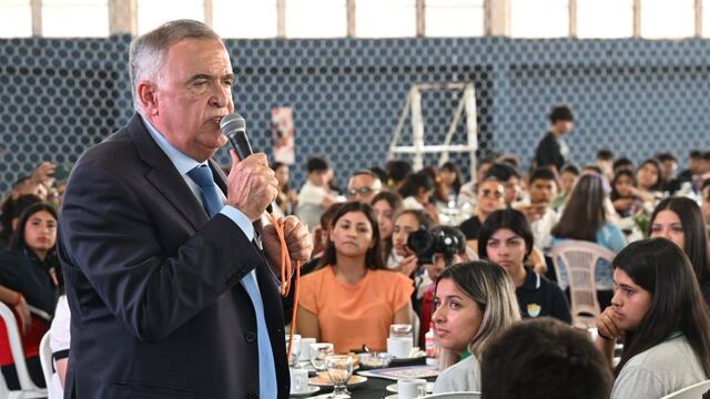 "Acompañar al papá, a la mamá y apoyar a los estudiantes"