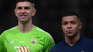 Dibu Martínez y Mbappé fueron destacados jugadores en el Mundial 2022.