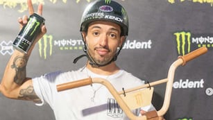 José "Maligno" Torres hizo honor a su apodo y se conocieron las consecuencias de su travesura en París.