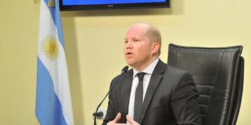 El ministro aseguró que el ataque de manifestantes sociales "no me va a amedrentar".