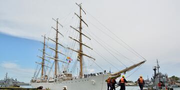 La Fragata ARA “Libertad” realizó prueba de máquinas en el mar