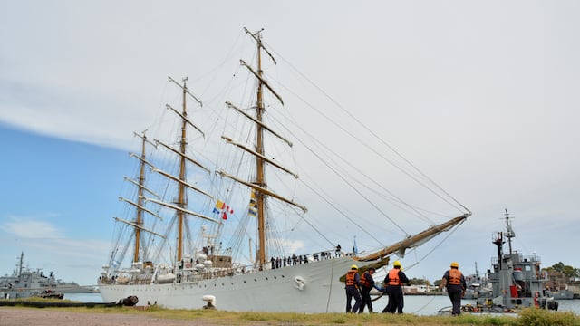La Fragata ARA “Libertad” realizó prueba de máquinas en el mar
