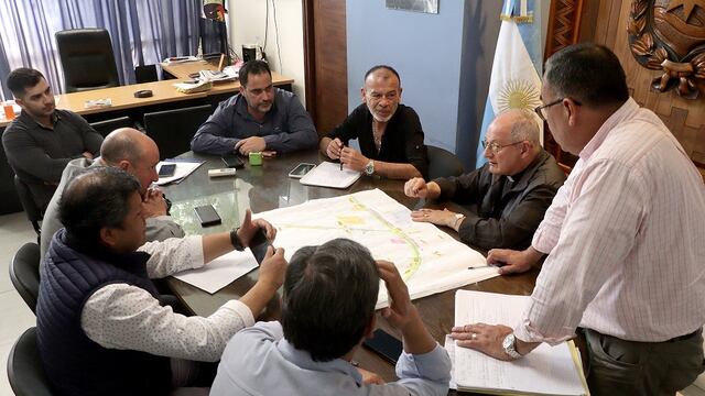 Un fructífero intercambio entre los funcionarios municipales y el Rector del Santuario de Río Blanco, permitió avanzar en gestiones y ajustes para las celebraciones religiosas del mes próximo.