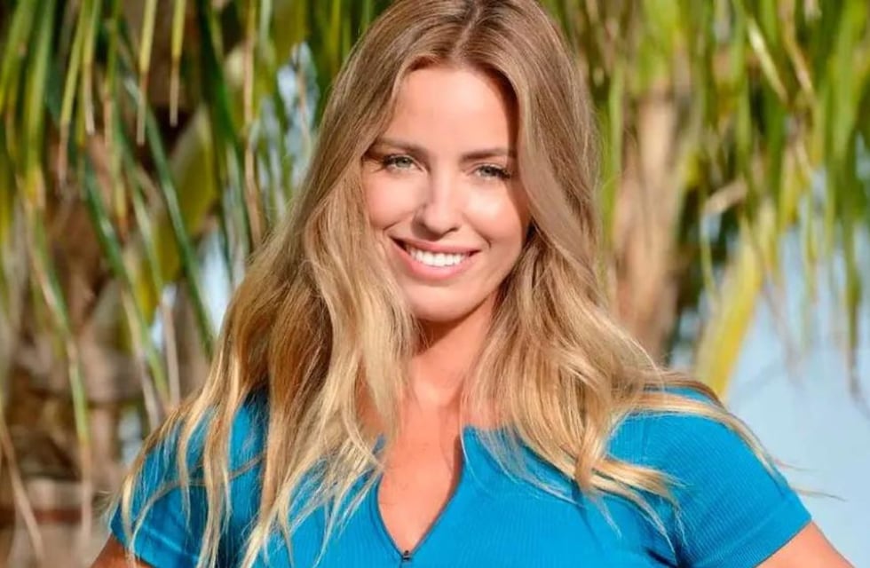 Desde las playas de Miami, la argentina Rocío Guirao Díaz posó en enteriza azul eléctrico