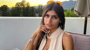 Mia Khalifa lució un vestido de látex super ajustado y ultra transparente que causó furor