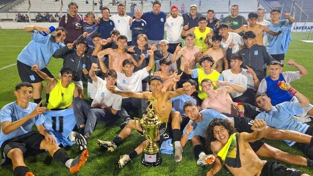 Con el puntaltense Federico Nieto como DT, el Sub 15 de la Liga del Sur se consagró campeón.