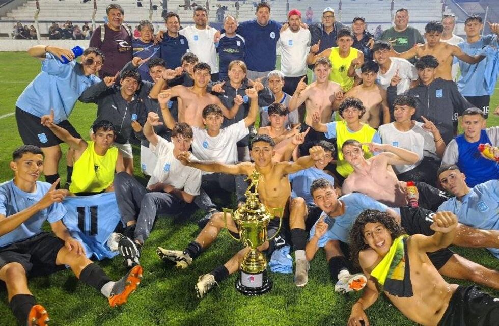 Liga del Sur: con Chicha Nieto como DT y puntaltenses en el plantel el Sub 15 es campeón