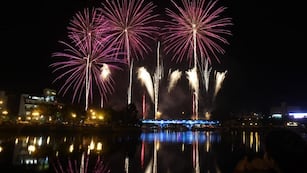 Show de luces y colores en Carlos Paz, recibiendo un nuevo año.