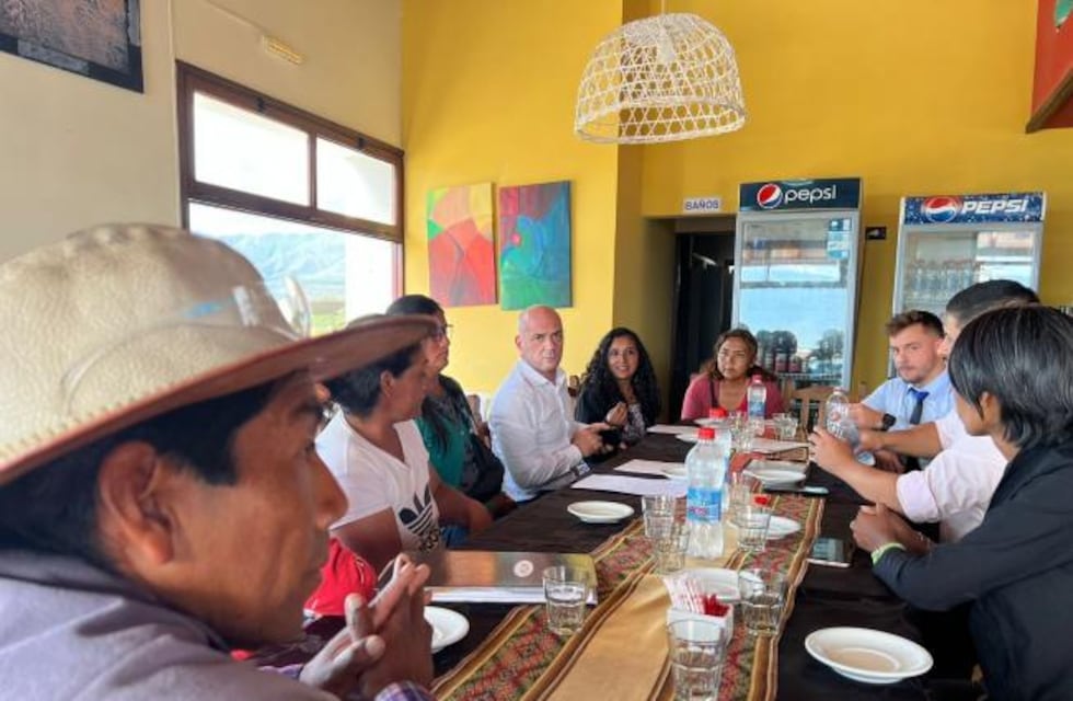 Lichtmajer fue a Amaicha del Valle para dialogar con los padres representantes de establecimientos