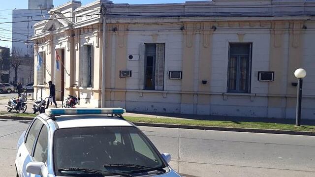 Paola D. fue a declarar a la Jefatura de la Unidad Regional III en Las Rosas. (Las Rosas Digital)