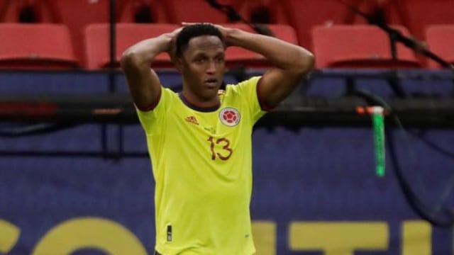 Yerry Mina no pudo meter su penal frente a Argentina.